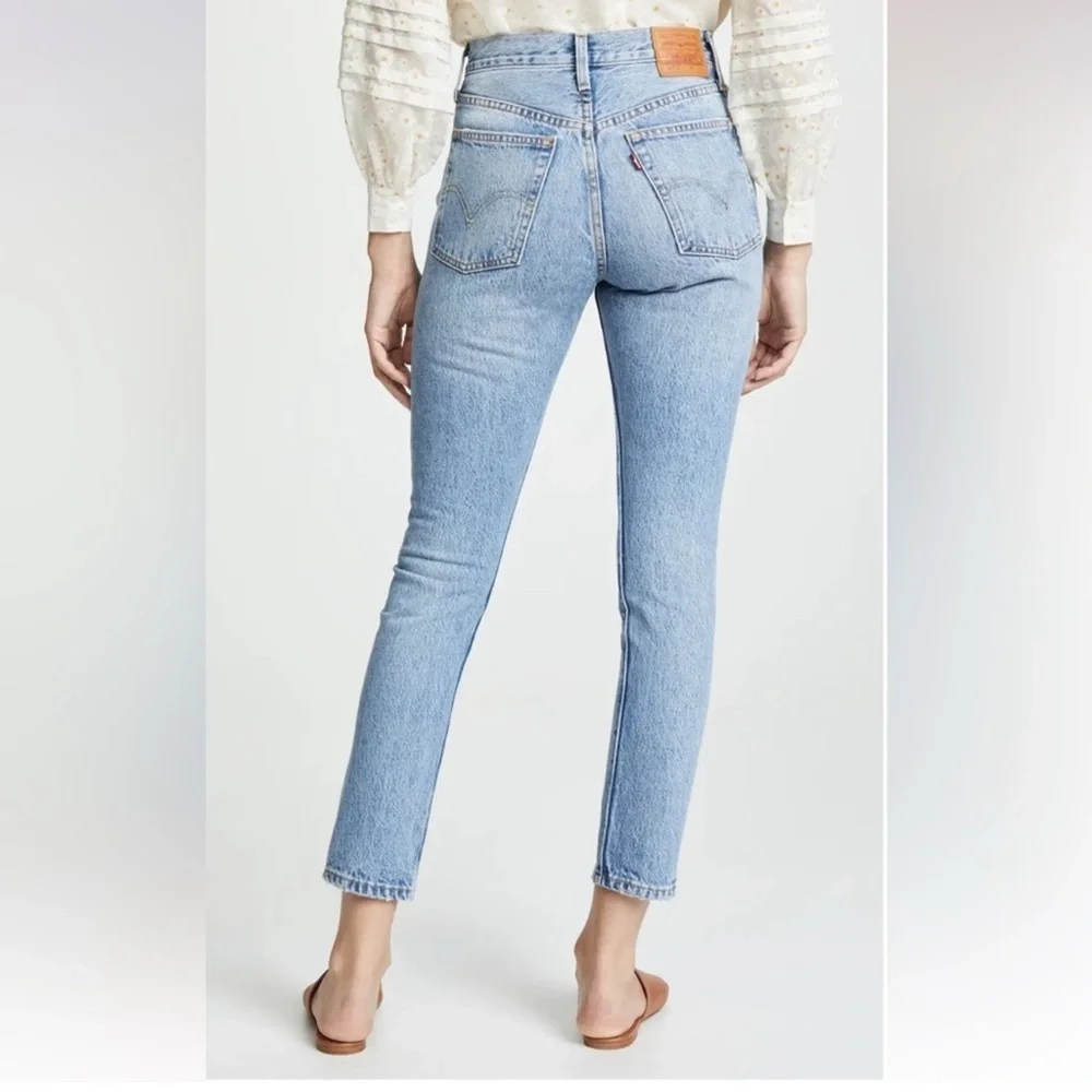 Levi’s 501 Skinny Jeans Women’s Size W24 L28 Light Blue Distressed Button Fly